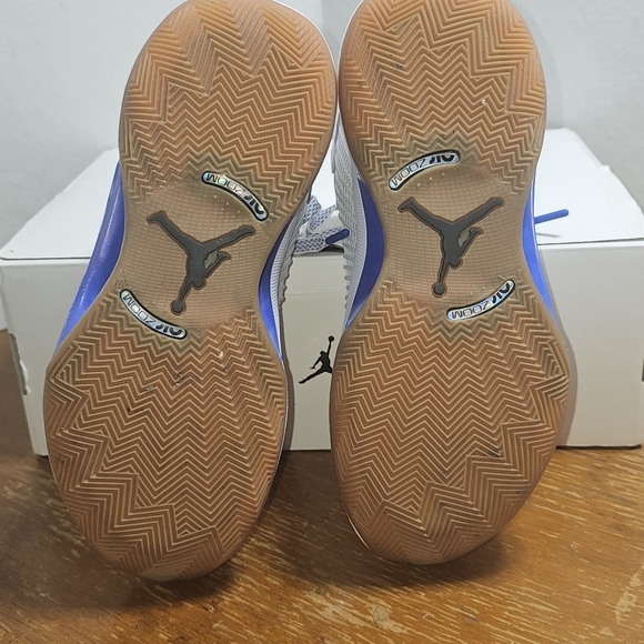 Athletic_Shoes